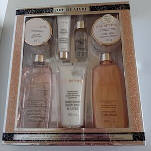 Joie De Vivre Bath & Body Gift Set - NIB